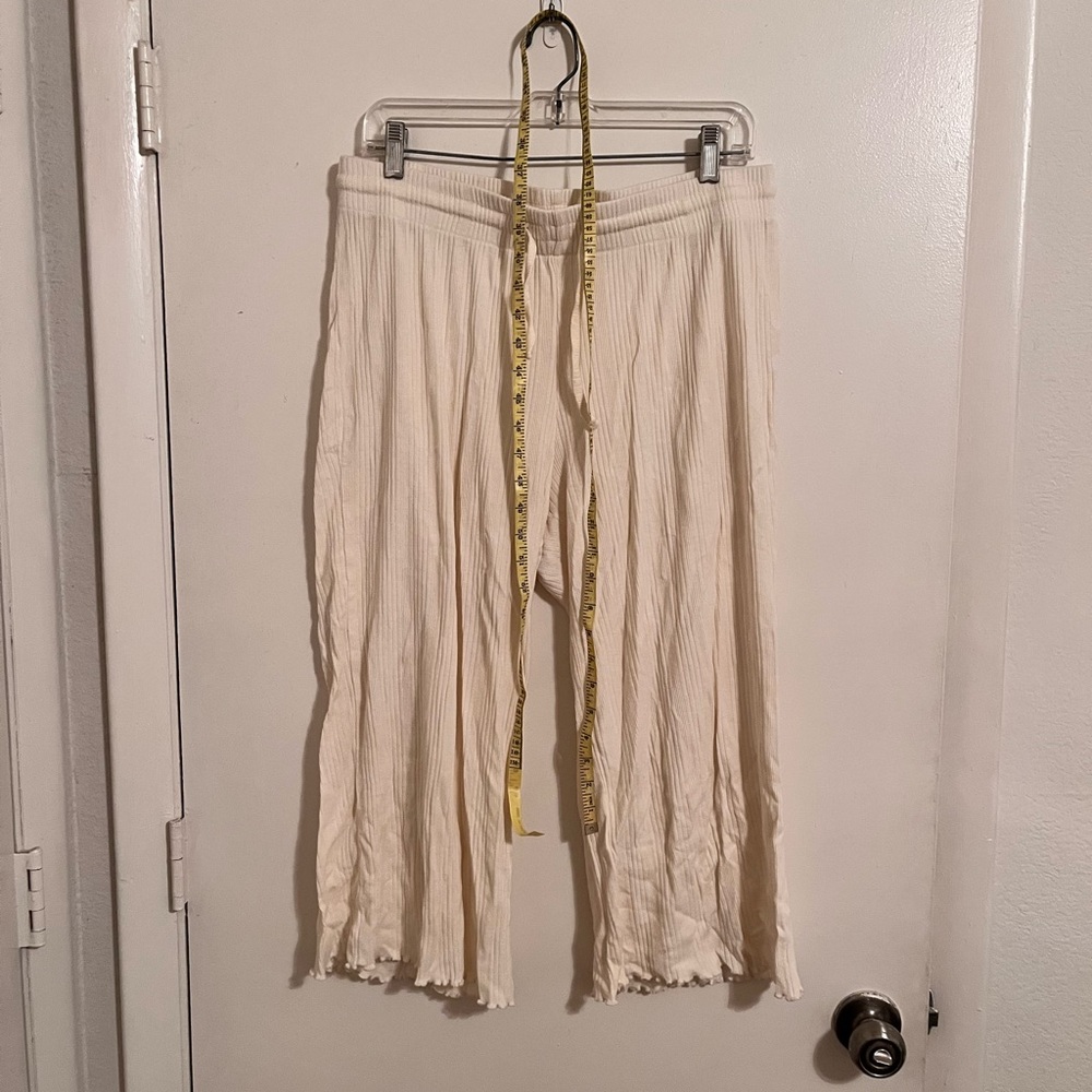 KATE QUINN Lettuce Hem, Cropped, Drawstring, Cream Colored Lounge Pants size XL